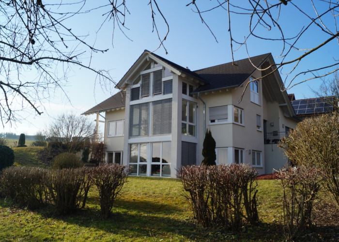 Großzügiges Einfamilienhaus in absolut ruhiger u. sonniger Lage